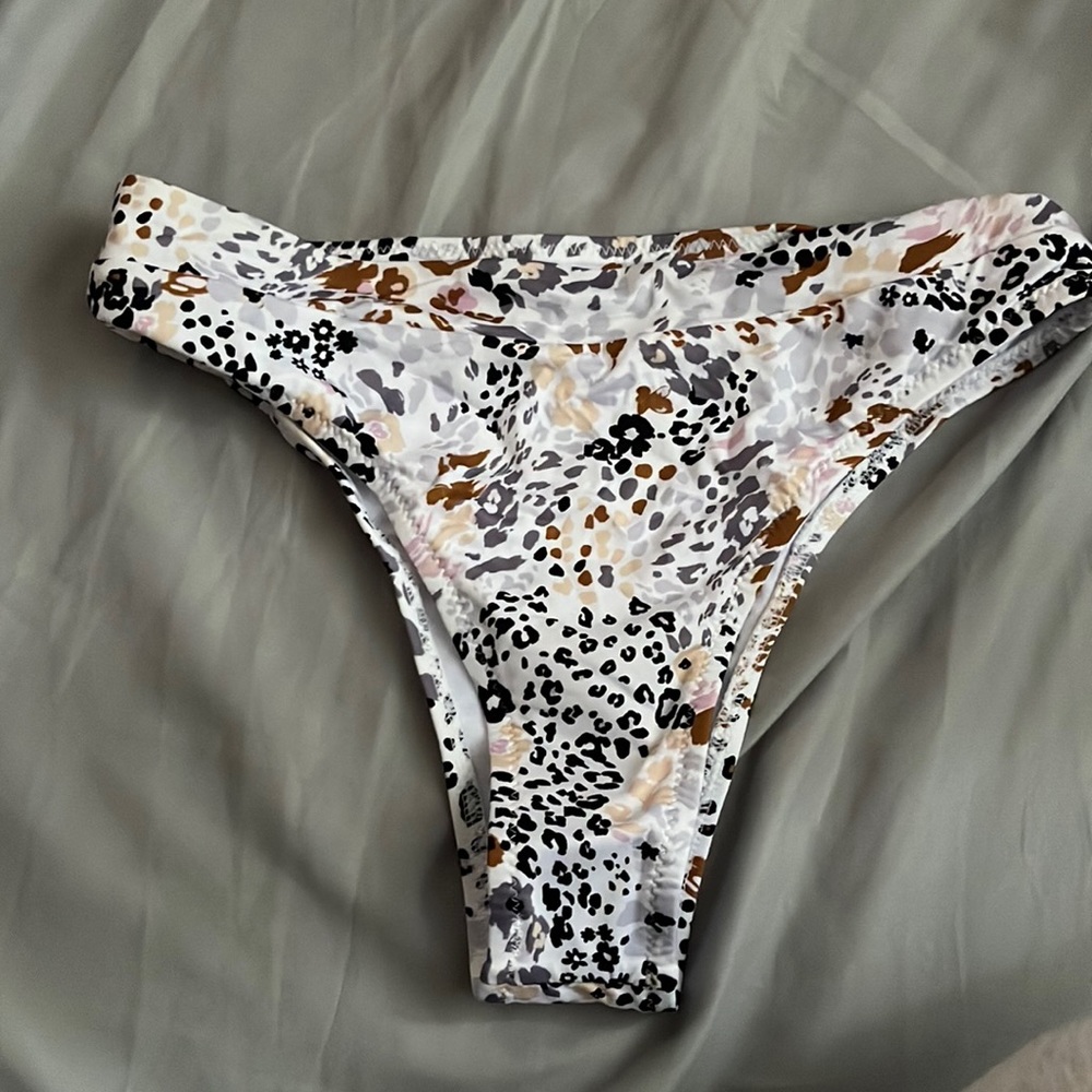 Free people cheeky bikini bottoms- brand new